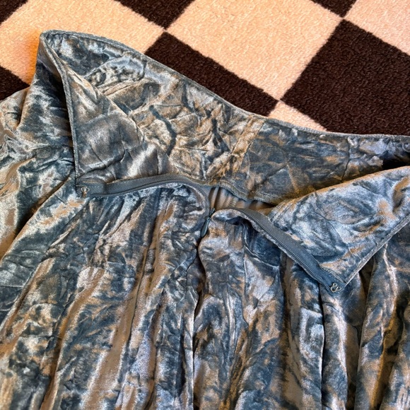 uo x silence + noise velvet skirt - Picture 7 of 9